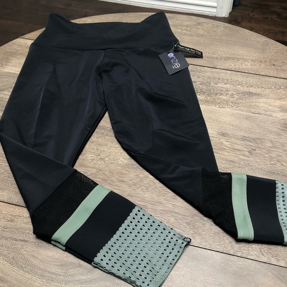 Onzie Pants - Onzie Flow Leggings